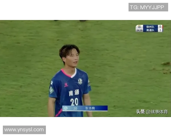 腿踢断的足球明星重返赛场的励志故事与不屈精神